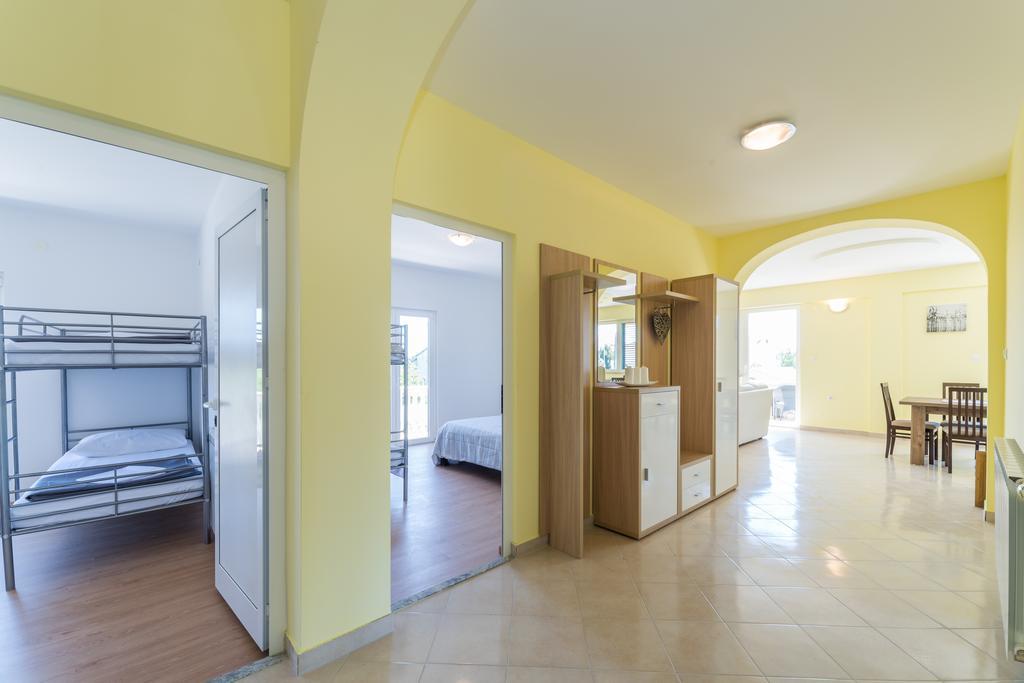 Crowonder Sun&Fun Holiday House With Large Swimming Pool, Playroom And Garden Бибинье Экстерьер фото